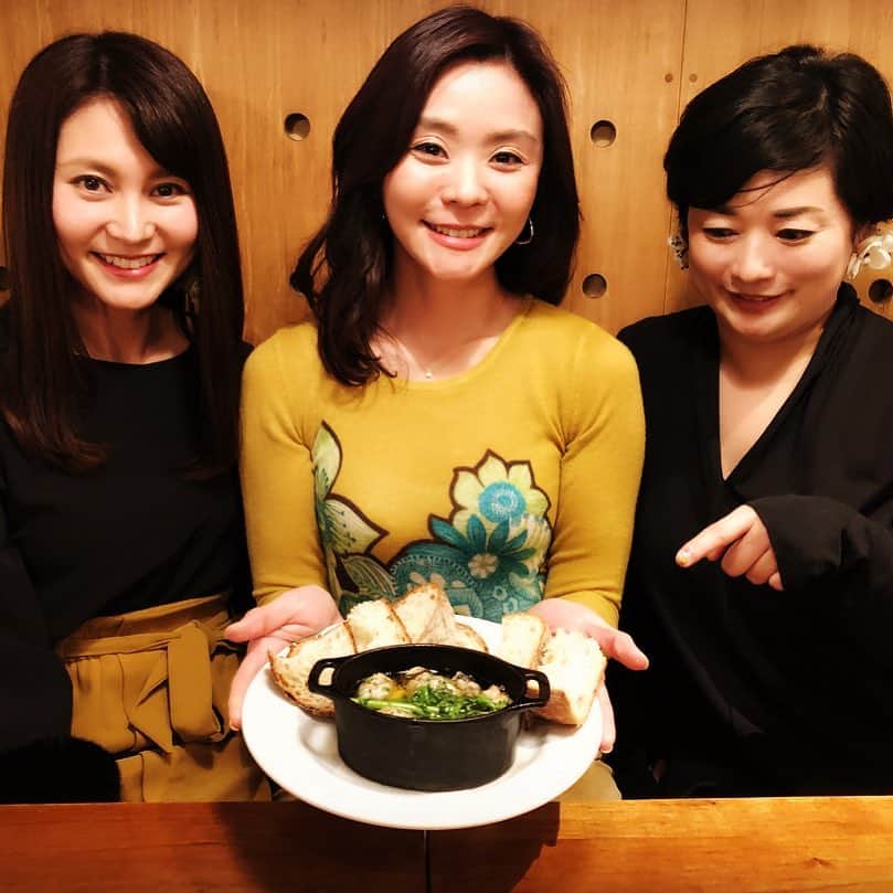 KAKIGIRL（カキガール）さんのインスタグラム写真 - (KAKIGIRL（カキガール）Instagram)「こんにちは！ 牡蠣をテーマに、カキガールが食べた牡蠣を紹介していきます！😆 . 今回ピックアップする写真は… . カキガールNo.17の梶原由美さん @yumi.kajiwara  の牡蠣です！👏 . この日はカキガールの取材で訪れたお店です。記事が出来上がるのが楽しみです！(*≧∀≦*) 写真に写ってるのは牡蠣のアヒージョ✨ 美味しそうです🤤 . . *カキガールとは、牡蠣で幸せになる女子の総称。今年も、おいしい牡蠣のお店やお取り寄せの情報をカキガールたちが続々レポートしていきます。ご興味ある飲食店経営者の皆さま、お気軽にDMください。 . . . #kakigirl #カキガール #牡蠣のアヒージョ」3月10日 21時28分 - kakigirl.info