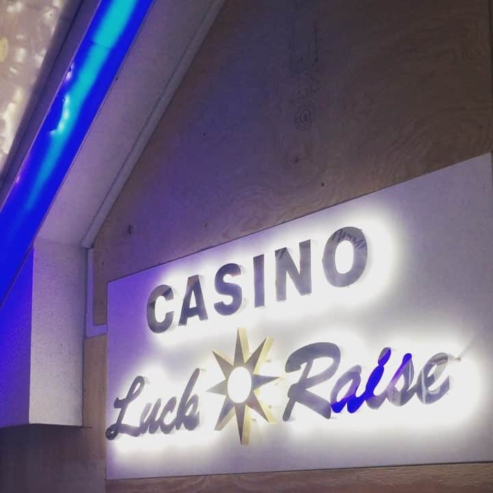 神ユキのインスタグラム：「#LuckRaise  #Akasaka  #Tokyo  #poker  #赤坂  #東京 #ポーカー  #AV女優  #看板  #プレオープン  #またまだ  #てんやわんや  #スタッフ募集  #お気軽にお問い合わせ下さい」