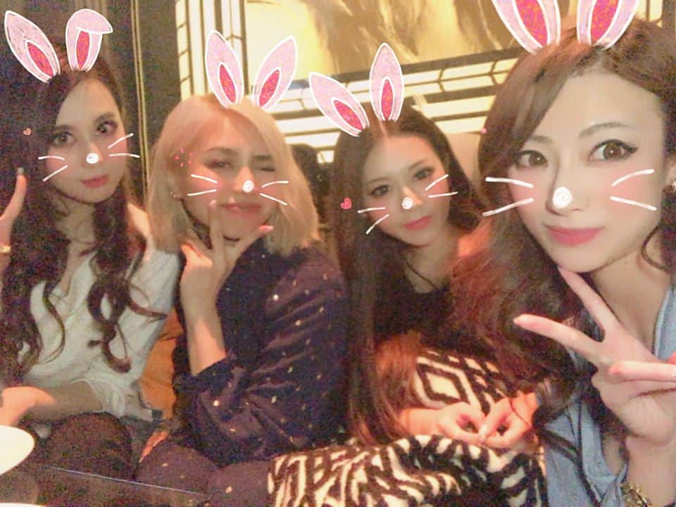 華沢友里奈さんのインスタグラム写真 - (華沢友里奈Instagram)「誕生日お祝いありがとお(´；Д；`)❤️ ゆりなの大好きなパートナー フシギバナのケーキ登場してめっちゃ感動した(*≧∀≦*)❤️ 最近このメンバー大好きすぎるの(≧∀≦)❤️ 今日このメンバーでディズニー行くけど私 起きれるのか不安しかない(´；Д；`) #六本木 #テラスクラブ #誕生日お祝い #ポケモン #フシギバナ #ポケモンケーキ #followme」3月11日 3時17分 - hanazawayurina