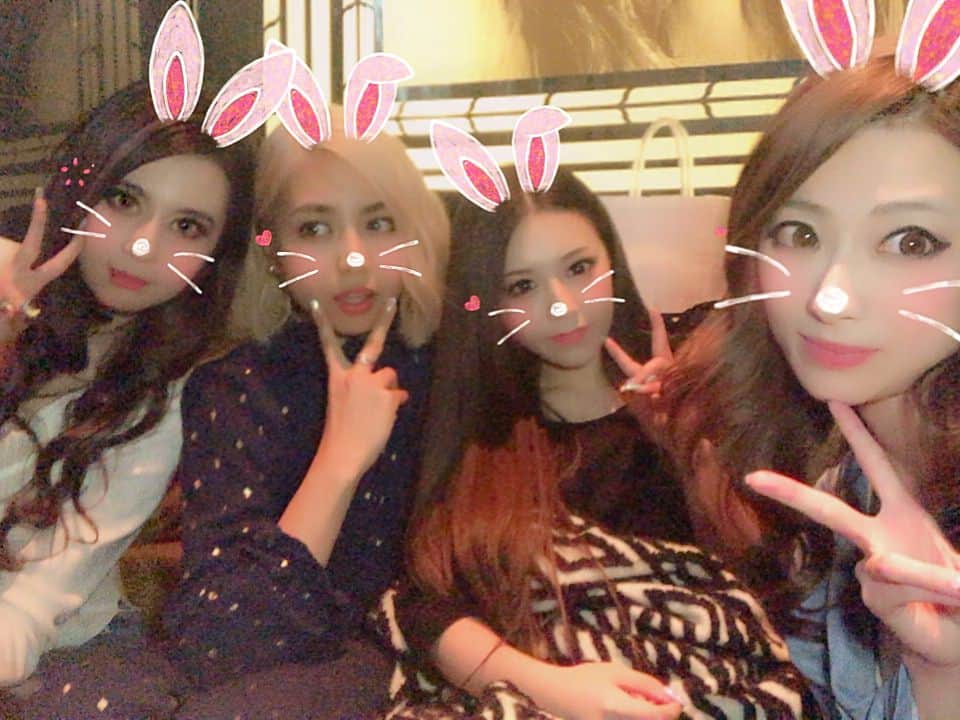 華沢友里奈さんのインスタグラム写真 - (華沢友里奈Instagram)「誕生日お祝いありがとお(´；Д；`)❤️ ゆりなの大好きなパートナー フシギバナのケーキ登場してめっちゃ感動した(*≧∀≦*)❤️ 最近このメンバー大好きすぎるの(≧∀≦)❤️ 今日このメンバーでディズニー行くけど私 起きれるのか不安しかない(´；Д；`) #六本木 #テラスクラブ #誕生日お祝い #ポケモン #フシギバナ #ポケモンケーキ #followme」3月11日 3時17分 - hanazawayurina