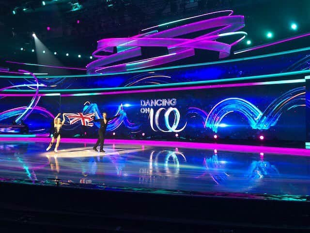 ペニー・クームズさんのインスタグラム写真 - (ペニー・クームズInstagram)「So excited to be heading back to @dancingonice this Sunday to watch @brookelevivincent @maxevans13 and @jakequickenden14 in the #dancinngonice Final!! Good luck guys, I’m ready to cheer you all on!! Who’s going to win?!?! . . . . #doi #dancingonice2018  #bolero #final #torvillanddean #itv #hollywilloughby #philipschofield #ice #icedance #tvshow #realitytv」3月11日 8時37分 - pennycoomes