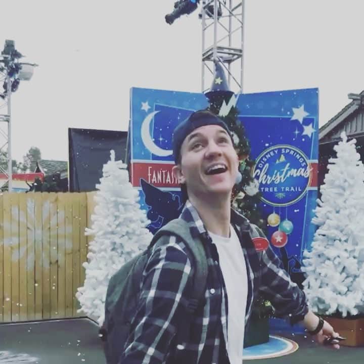 アナスタシア・カヌーシオのインスタグラム：「How excited he is that this is his last birthday before he’s officially part of the Cannuscio fam. 78 days until we’re sibling in-laws! #what #throwback @colinj310」