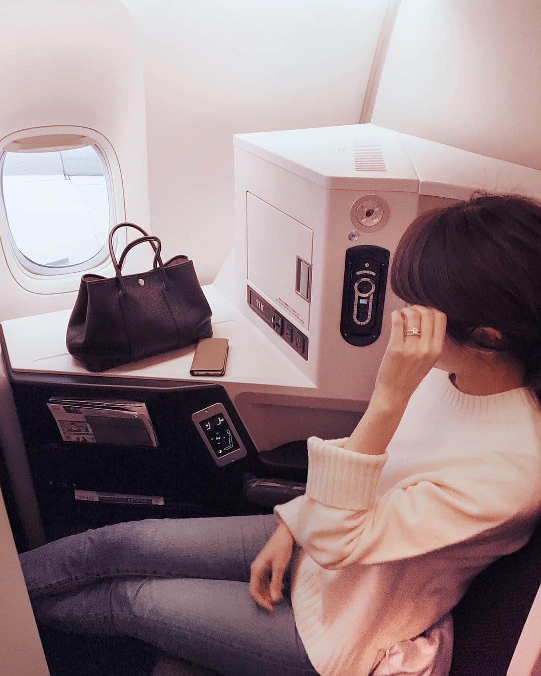 Shokoのインスタグラム：「＊Lifestyle＊ Au revoir Tokyo. I won’t be able to see my family again until August so I will be missing them very much! ・ I have posted the places I love to eat and where I think it’s good value for money on Highlights. ・ Although it says ‘Tokyo Eats’ most of them are in Roppongi or Ginza. ・ I try to stay away from Shibuya and Shinjuku as much as possible. It was like my backyard during high school and college but now it’s way too crowded and young for me. ・ I did not post the places I cannot recommend as I thought the food was not good for the price I paid, like Dominique Bouche..」