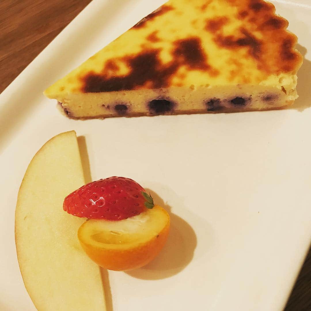 鮎川太陽さんのインスタグラム写真 - (鮎川太陽Instagram)「歌稽古おわりにカフェでごはん☕️ #cake #cafe #cheese #today」3月11日 23時22分 - ayukawa_taiyo