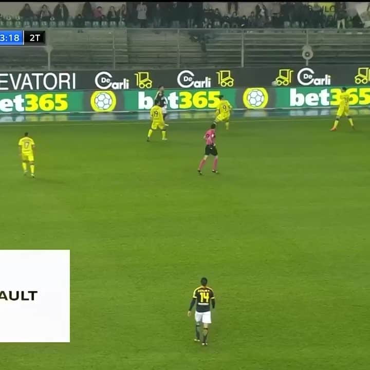 リデル・マトス・サントスのインスタグラム：「Classico Verona vs Chievo ⚽️」