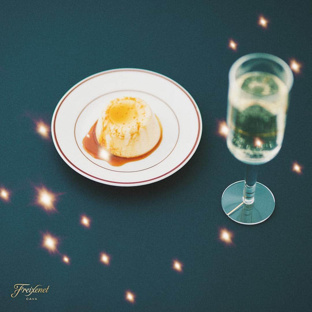 Freixenet フレシネ公式さんのインスタグラム写真 - (Freixenet フレシネ公式Instagram)「大好物のプリンを彼が突然買ってきた。 不意打ちのやさしさ、嫌いじゃない。 ちいさいけどおおきな幸せに乾杯！ . #フレシネ #今日なに祝おう #freixenet #プリン　#大好物　#サプライズ #カヴァ　#スパークリング　#スパークリングワイン」3月11日 19時23分 - freixenet_jp