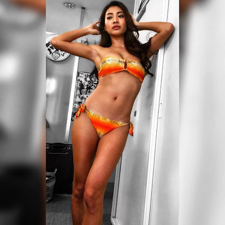 青山めぐさんのインスタグラム写真 - (青山めぐInstagram)「😒💭#mood #bikini #ciamaritimabeachwear #ciamaritima #christianlouboutin #orange #gravure #wheatskin #shooting #👙」3月11日 20時24分 - megu_19880928