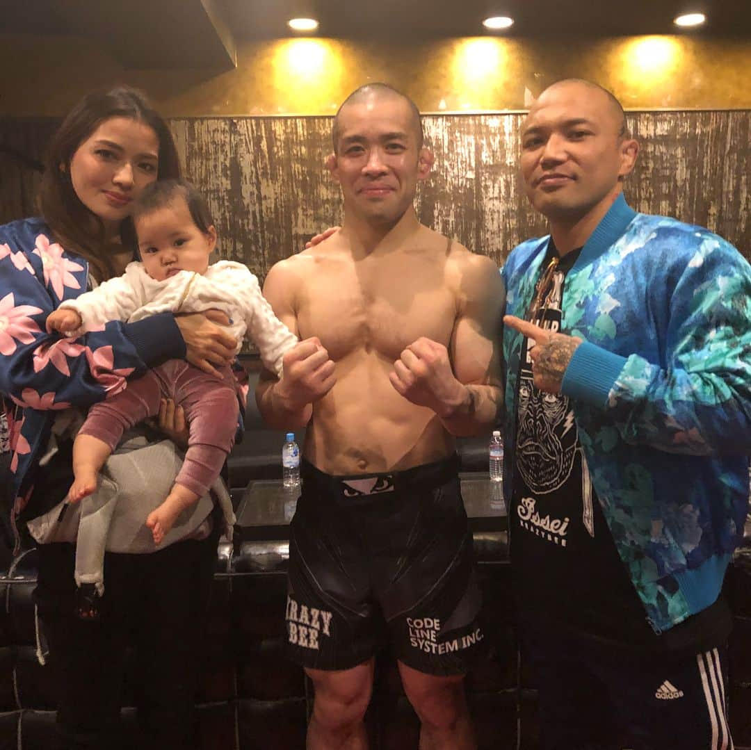 山本”KID”徳郁さんのインスタグラム写真 - (山本”KID”徳郁Instagram)「Pancrase294 KRAZYBEE🐝全勝😎 @issei_tamura312 and masa」3月11日 20時45分 - kid_yamamoto