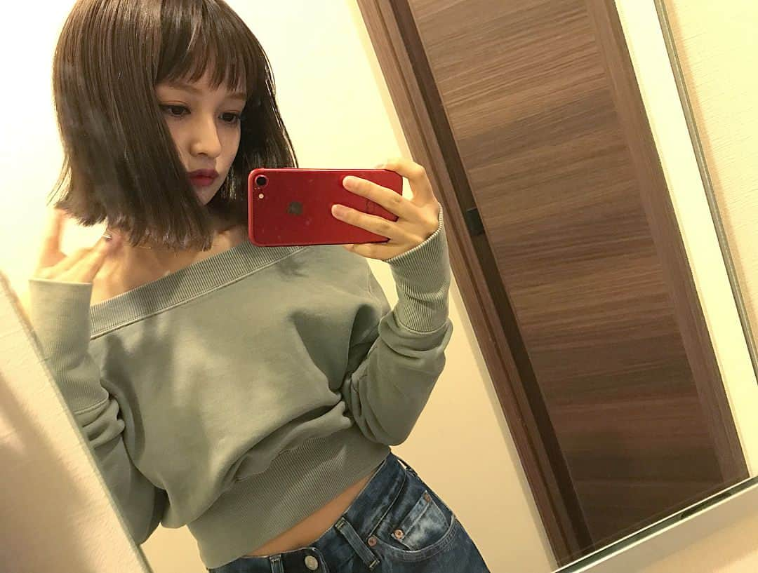 渡部麻衣さんのインスタグラム写真 - (渡部麻衣Instagram)「1度切ると止まらない✂️ さらに3㎝くらい切って前髪も久々に オン眉になったよーーーう . カット @y.takagi0815  カラー @kazuma_0203 . ゆったんもかずまもいつもありがとぉーーー❤️ . #シュッシュッて #してちょんまげ」3月11日 21時24分 - mmaaiipp