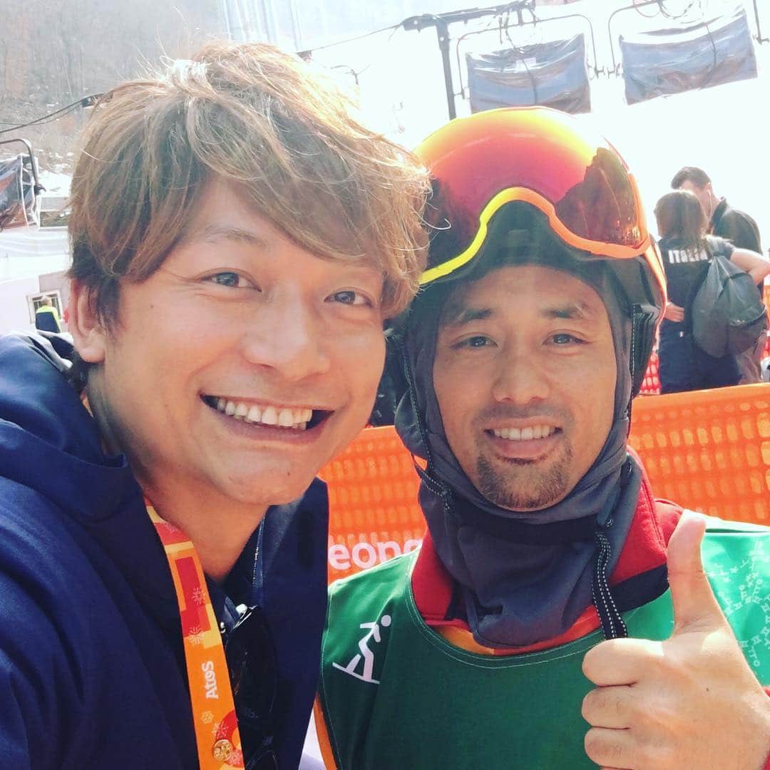 香取慎吾さんのインスタグラム写真 - (香取慎吾Instagram)「夏は走り幅跳びの選手で 今大会ではスノーボードの選手な 山本篤選手と会えた！ 観客席で山本選手の弟さんとお兄さんにも会いました。 お兄さんが.山本選手に そっくりそっくりでした！ 山本選手.頑張ってください！！ #朝日新聞 #パラサポ #paralympics #平昌パラリンピック #パラリンピック #山本篤 #スノーボード #香取慎吾」3月12日 18時38分 - katorishingo_official