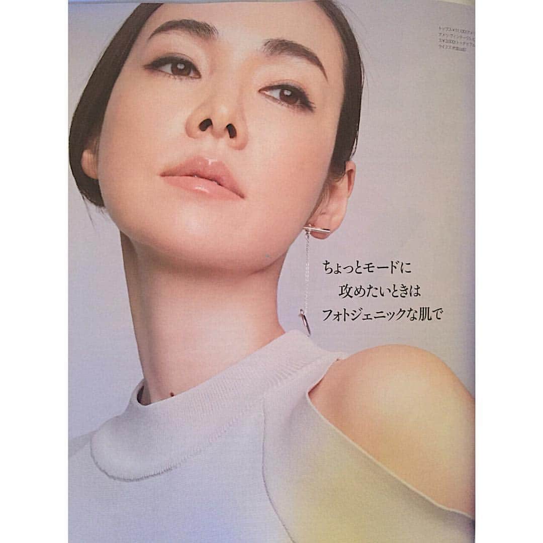霧島れいかのインスタグラム：「&ROSY  4月号  ベースメイクの作り方が丁寧に 載っていてかなり参考になります! 是非チェックしてみてくださいませ😊✨ #beauty#makeup#skincare#mode#mood #cosmetics#magazine#アンドロージー」