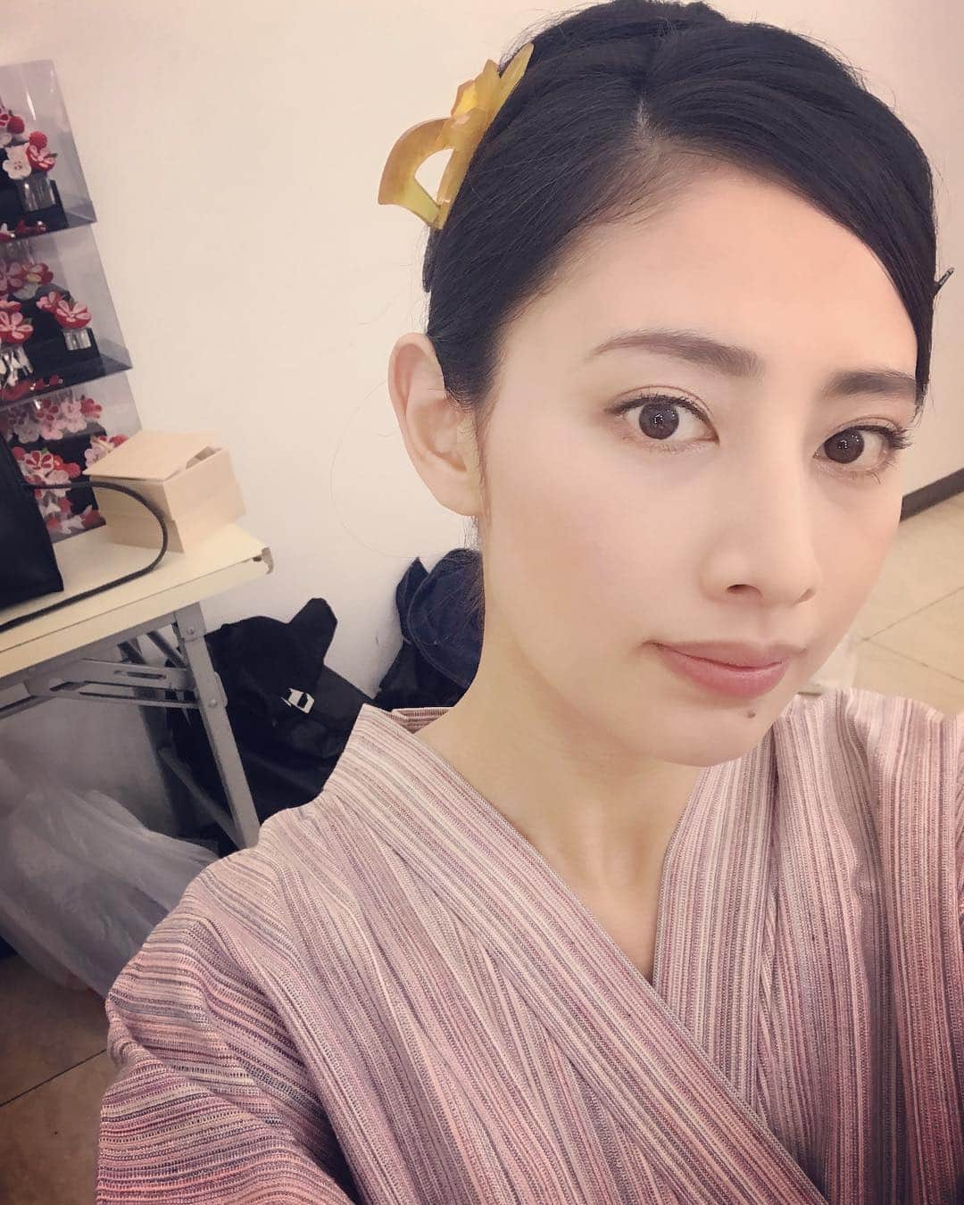 島村まみのインスタグラム：「今日はお着物のお仕事でした✨ 👘 #着物#日本の宝#背筋ピーン #kimono」