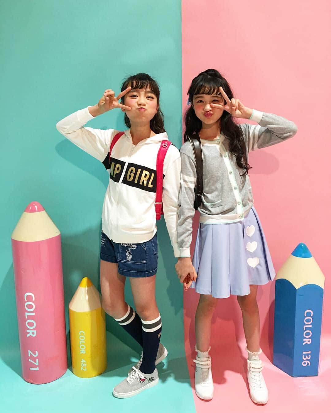 ニコ☆プチのインスタグラム：「もうすぐ春休み😘 4月からはかわいい通学服で学校に行きたいよね…！ . 4/21発売のニコ☆プチ6月号のプチスタグラムでは、みんなの「通学コーデ」を大募集します☆ 学校に着て行ける、みんなのおしゃれコーデを見せてね💓6月号になるので、なるべく春夏っぽく撮ってください🌸 現在発売中のニコ☆プチでは通学コーデ特集もあるから参考になるかも〜🤔. . しめきりは、3月25日(日)18時まで☆. . 人物が写っていなくても、お洋服だけでもOK！ おしゃれに写真を撮ってみてね♡ くわしい方法は、下↓をチェック！. . 1. @nicopuchi_official をフォロー☆ 2. #ニコプチ_通学 のハッシュタグをつけて写真をアップするだけ！. . ※幼稚園〜新小6までのコが対象です。(男女問わず) ※ハッシュタグはお間違いのないようにお気をつけください。 ※ニコ☆プチ誌面に写真が掲載される点をご了承ください。 ※編集部からの連絡は、ダイレクトメッセージで送らせていただきます。  #ニコプチ_通学 #ニコプチ #プチスタグラム #阿部ここは #林芽亜里」