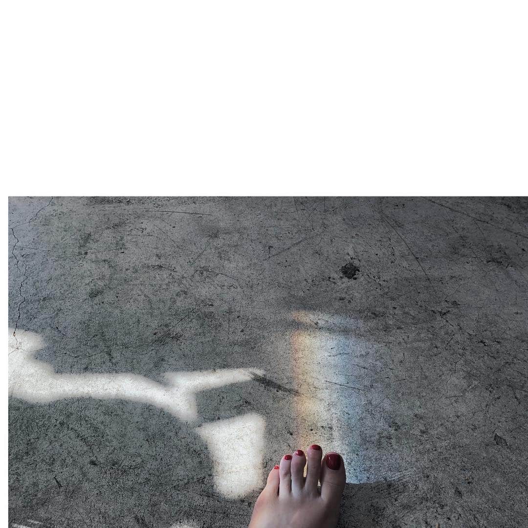 玉城ティナさんのインスタグラム写真 - (玉城ティナInstagram)「虹を踏んだら冷たかった」3月12日 15時17分 - tinapouty