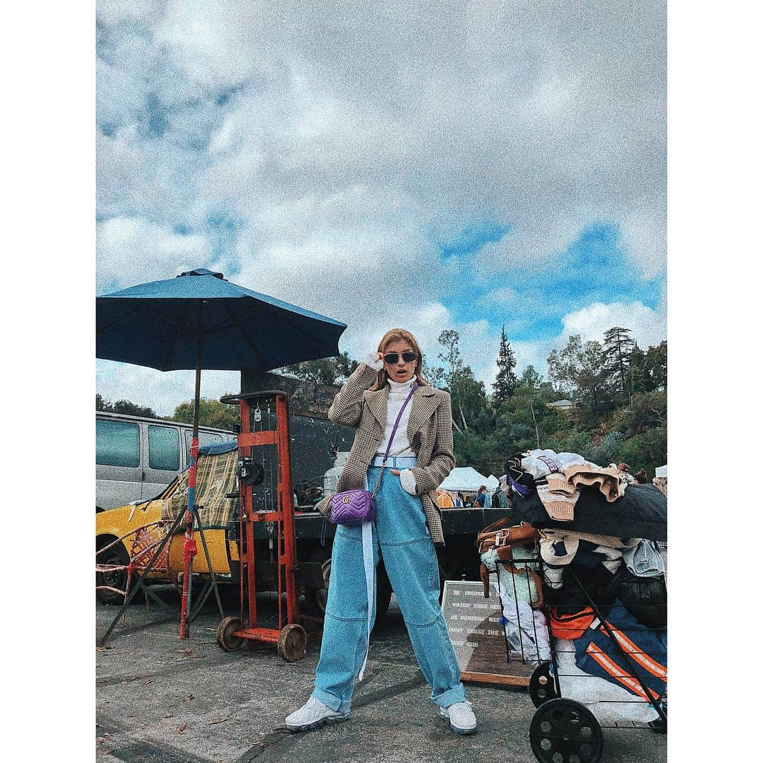 ローラさんのインスタグラム写真 - (ローラInstagram)「I’ve got a lot of Vintage clothes at Rose Bowl😆🧤👕👠👚👡🌹 ローズボールでいっぱいビンテージをゲットしたよ〜❣️あさ5時起きだったからすごいねむい〜😴💭」3月12日 15時46分 - rolaofficial