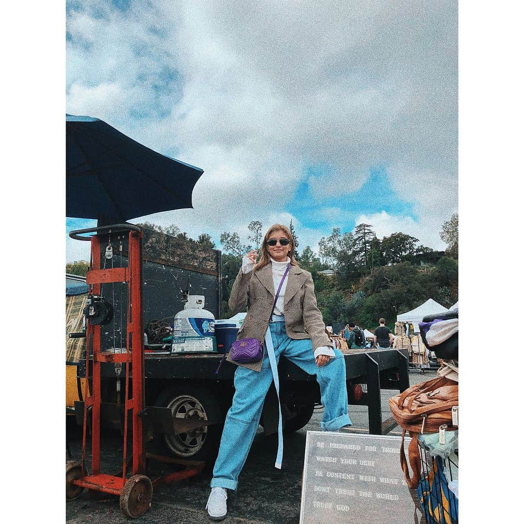 ローラさんのインスタグラム写真 - (ローラInstagram)「I’ve got a lot of Vintage clothes at Rose Bowl😆🧤👕👠👚👡🌹 ローズボールでいっぱいビンテージをゲットしたよ〜❣️あさ5時起きだったからすごいねむい〜😴💭」3月12日 15時46分 - rolaofficial