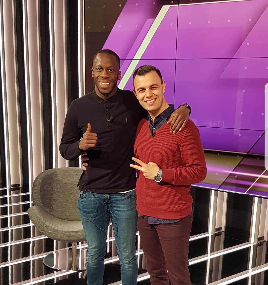 アリ・シソコのインスタグラム：「Nice time at bein sport today @cihanerduran1  #football #superlig #respect #blois 41#  muthis bir an bein sport ile.」