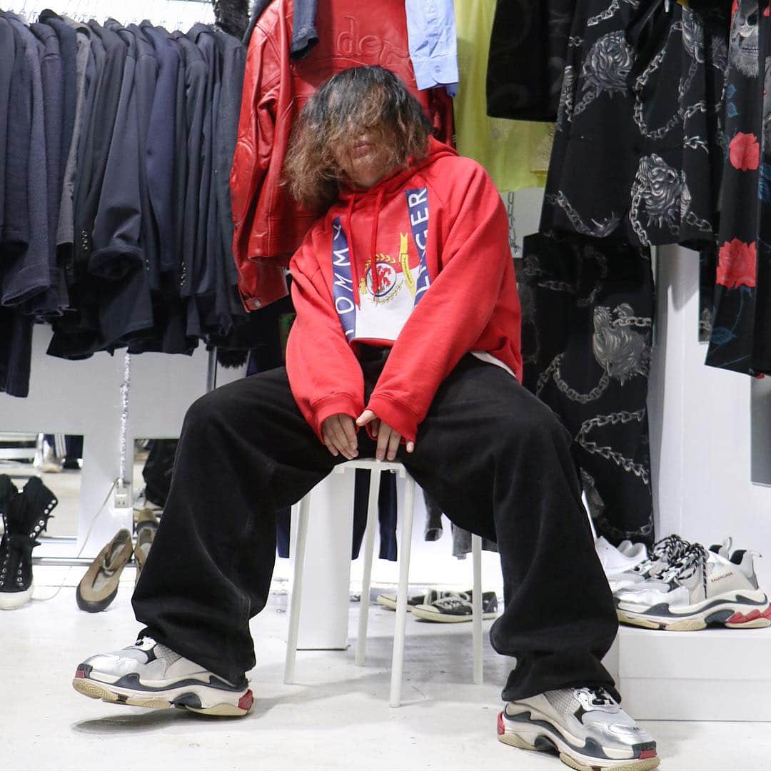 ロザッチのインスタグラム：「style!! #tommyhilfiger #vetements #balenciaga #yohjiyamamotopourhomme #yohjiyamamoto #gucci」