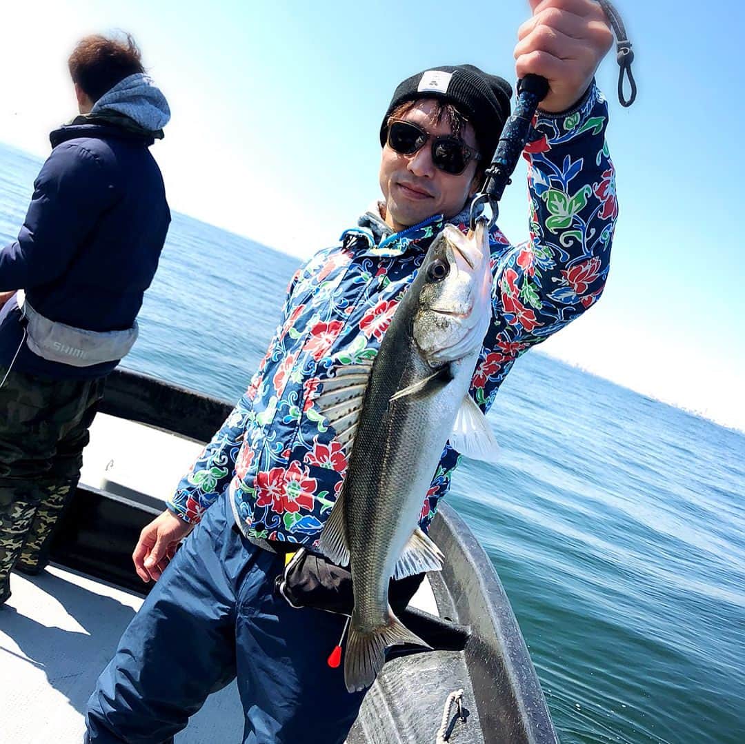 宮田和幸さんのインスタグラム写真 - (宮田和幸Instagram)「受験終えた息子とシーバス釣り 息子と行くのは1年ぶり #釣り #シーバス #スズキ #fishing」3月12日 23時10分 - miyata.hercules