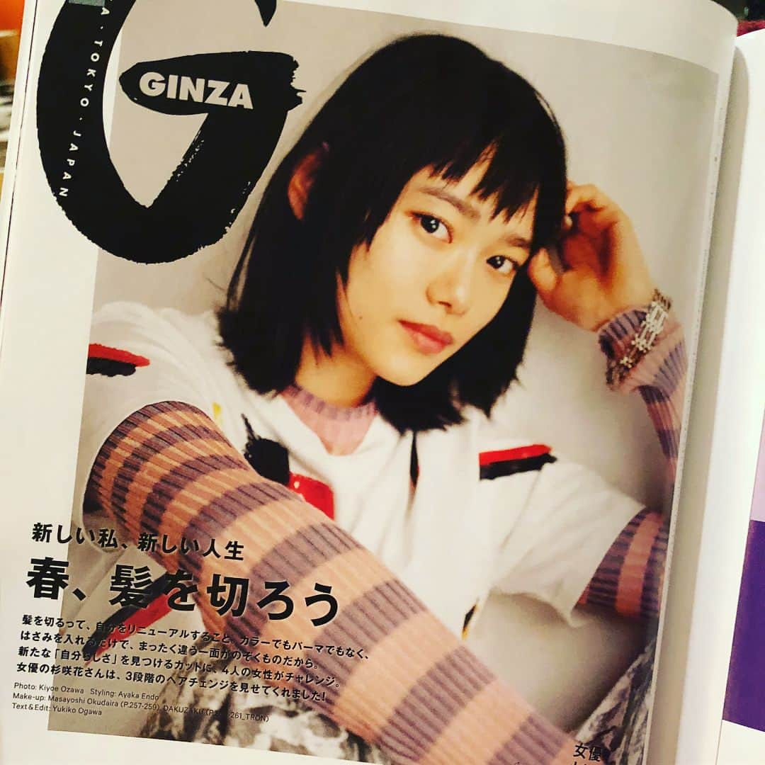 松浦美穂さんのインスタグラム写真 - (松浦美穂Instagram)「GINZA April 2018 4月号 issue250 女優  杉咲花 新しい私、新しい人生 「春、髪を切ろう」 I cut Hana Sugisaki's hair. She is an actress. She has chenged her hair style based on her play role in her drama. 杉咲花ちゃんの新ドラマ「花のち晴れ〜花男next season」ヒロイン役の為にヘアカットさせていただきました。  そのプロセスであえてヘアスタイルをチェンジしながら楽しんで…  photo kiyoe ozawa stylist  ayaka  endo make-up masayoshi okudaira hair  miho matsuura(TWIGGY)  #GINZA#magazine #beauty #hair#HanaSugisaki#haircut #hairstyle #hairsalon #lifestylesalon #hairchenge#花のち晴れ#花男#ドラマ#ヒロイン#twiggy#twiggymiho #twiggytokyo#kenon」3月13日 0時52分 - twiggy_mihomatsuura