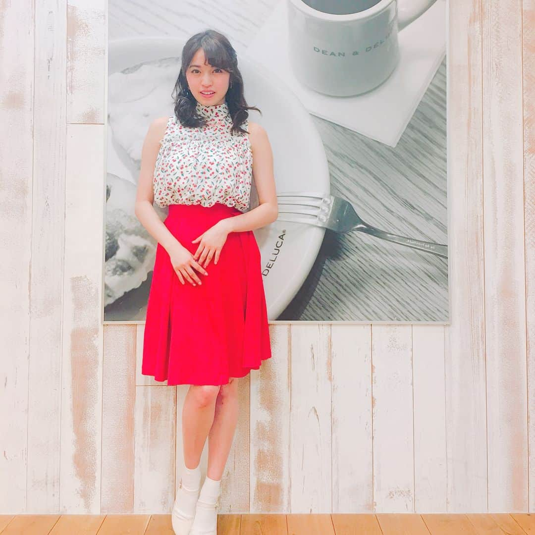 村島未悠さんのインスタグラム写真 - (村島未悠Instagram)「今日の#ライブミー の衣装💗 #桜 のアクセが可愛かったな😊 次回は 3月19日の20時からです✨ #tittyandco  #HERES #beforetheboom #cherrsee #cherry #blossom #グラビア #model #アーティスト #生配信 #fashion #cafe #deenanddeluca」3月13日 1時19分 - happy_miyu0827