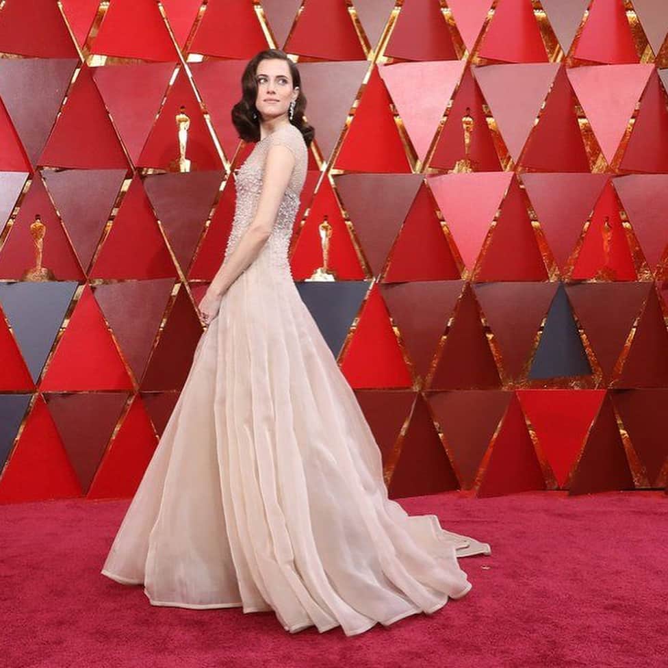 アリソン・ウィリアムズのインスタグラム：「Also, I got to wear really pretty dresses that I loved to both the Oscars themselves and the Vanity Fair party afterwards. They both made me feel as special as the events I was attending, and I have @cristinaehrlich to thank for pulling it all together - especially because she had to do so while I was shooting every day out of the country. And a huge shout-out to @peterluxhair and @ninapark for making my face and hair look presentable to the greater public! Always grateful for that...I should start posting before and after pics. They’re magicians. ❤️」