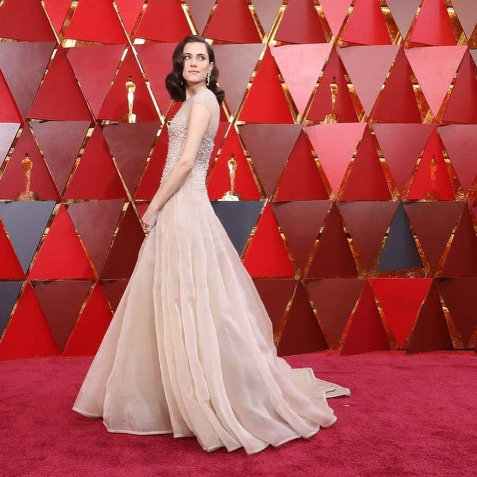 アリソン・ウィリアムズさんのインスタグラム写真 - (アリソン・ウィリアムズInstagram)「Also, I got to wear really pretty dresses that I loved to both the Oscars themselves and the Vanity Fair party afterwards. They both made me feel as special as the events I was attending, and I have @cristinaehrlich to thank for pulling it all together - especially because she had to do so while I was shooting every day out of the country. And a huge shout-out to @peterluxhair and @ninapark for making my face and hair look presentable to the greater public! Always grateful for that...I should start posting before and after pics. They’re magicians. ❤️」3月13日 8時19分 - aw