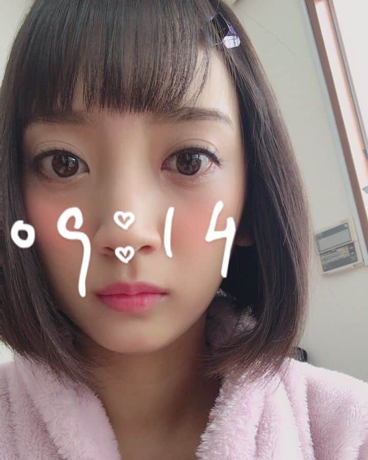 辻本杏のインスタグラム：「今日もお仕事です( ˘ω˘ ) がんばるんば」
