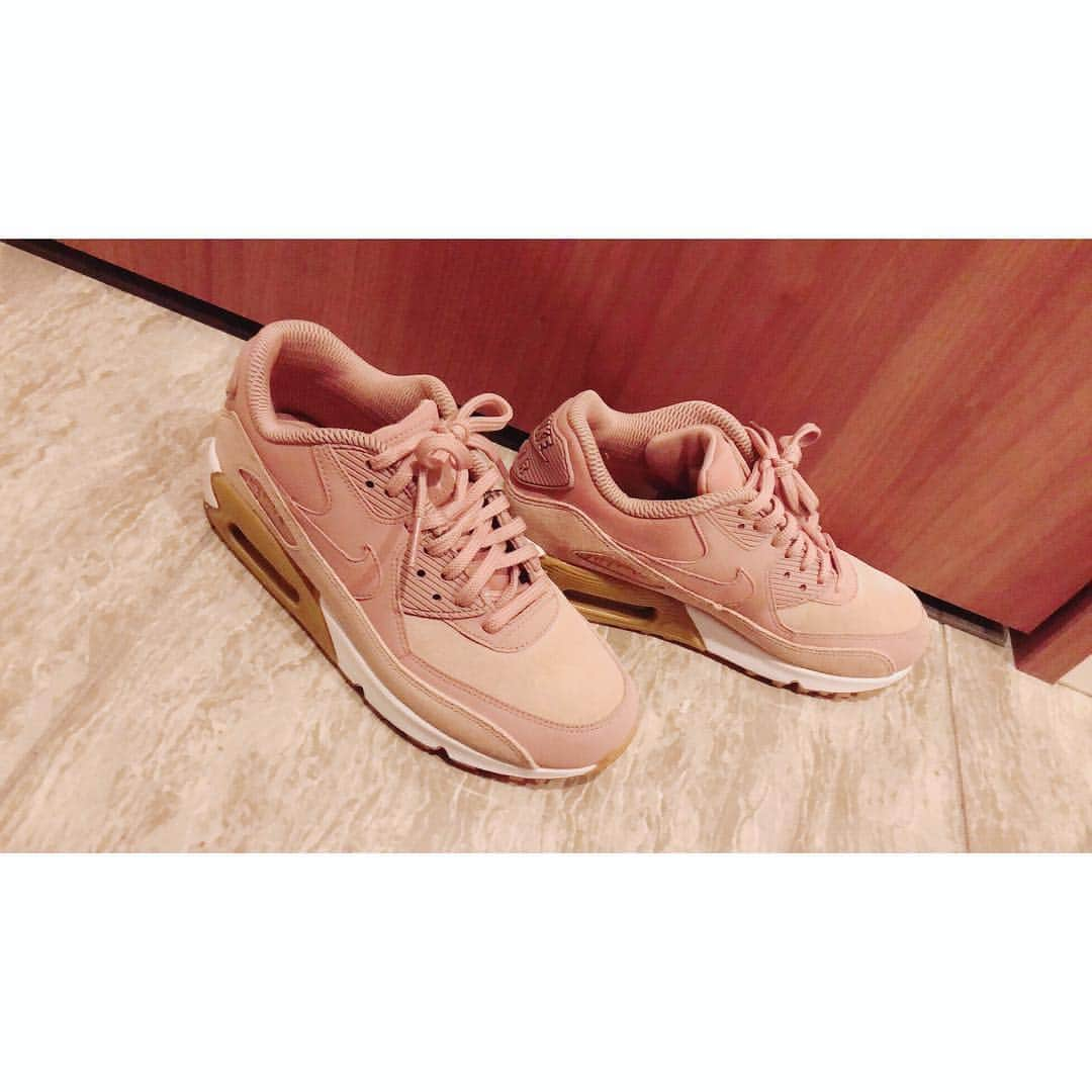 hirokoさんのインスタグラム写真 - (hirokoInstagram)「春夏はこれでたくさん歩き回ろう♪ #おにゅ #靴 #AirMax #pink #👟 #バッシュ #も #NIKE #でした #⛹️‍♂️‍♀️ #🏀」3月13日 21時36分 - hiroko_official