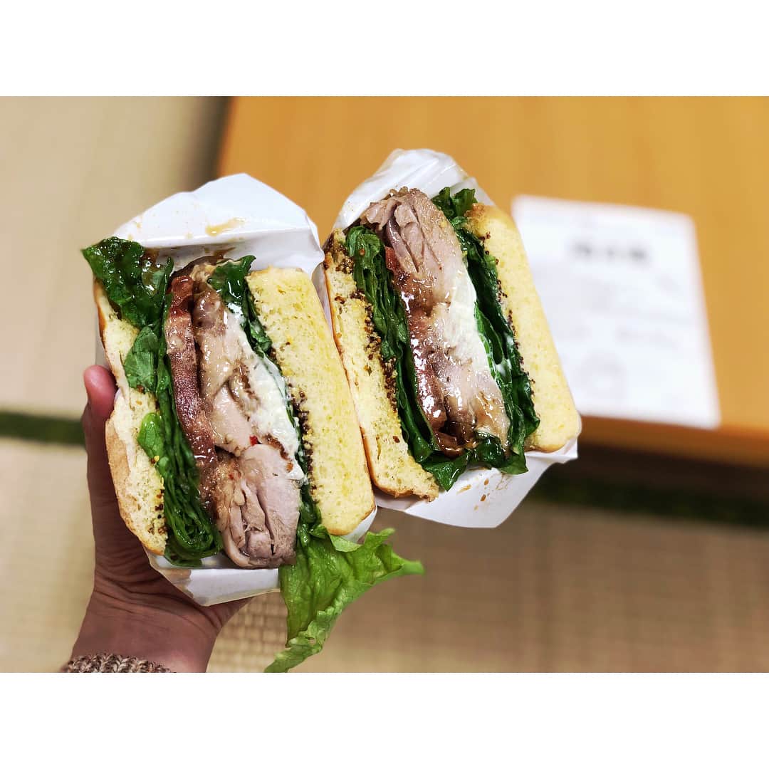 木南晴夏さんのインスタグラム写真 - (木南晴夏Instagram)「3.13 #サンドイッチの日 とある地方におるため 今日は食べられず。。 ジジ様ファッションも 残りわずか」3月13日 18時29分 - kinamitopan