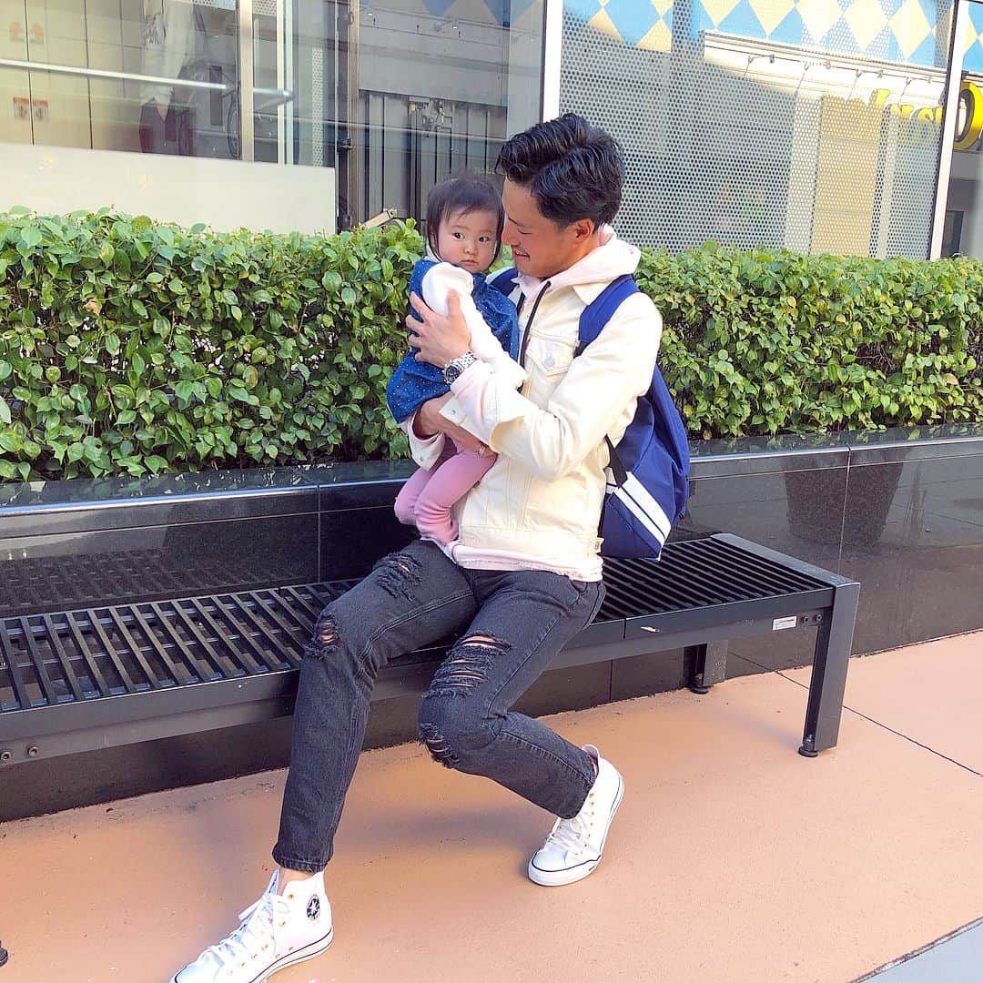 kazuki iwaiさんのインスタグラム写真 - (kazuki iwaiInstagram)「お疲れ様です😊 . いつかのコーデ👨‍👧 . 暖かくなって過ごしやすいけど花粉がヤバい🤦🏾‍♂️ . 仕事も忙しくなってきたけど、娘の笑顔で疲れも吹っ飛ぶ😇❤️ . . #ootd#coordinate#instagood#fashion#l4l#me#men#followme#evenflow #marbles#converse#今日のコーデ#農家#銚子」3月13日 19時13分 - iwai.k