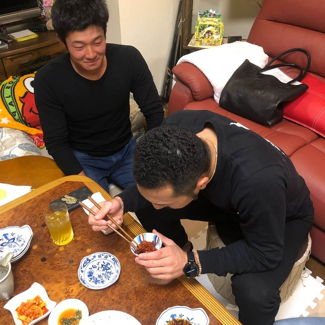 中田翔さんのインスタグラム写真 - (中田翔Instagram)「2人とも真剣にキクの話聞いてた。。。俺の話は全く聞かないのに、、泣 #菊池涼介#石井一成#清水優心」3月13日 20時36分 - shonakata_official