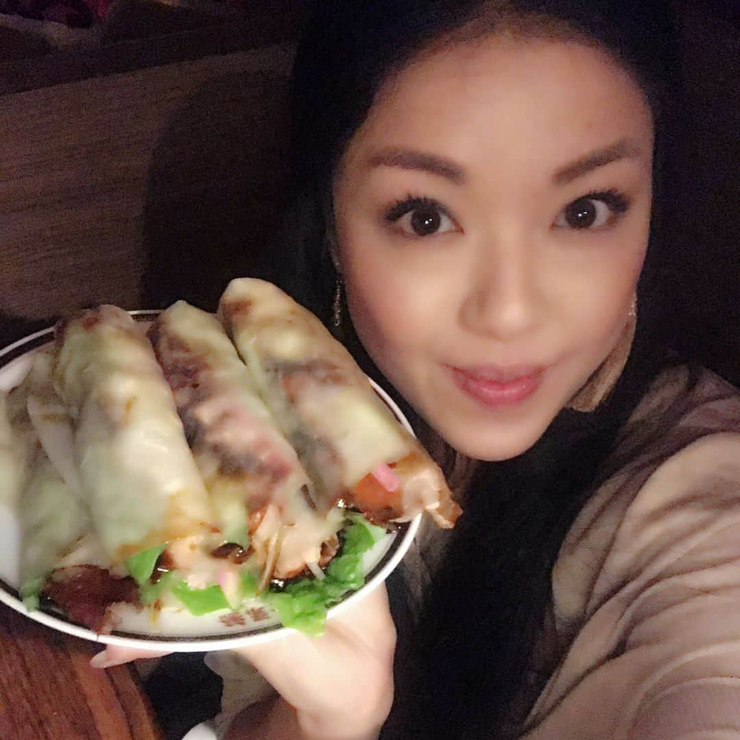 伊藤由奈さんのインスタグラム写真 - (伊藤由奈Instagram)「So much food!!😍💕😋👍やっぱり日本が#1！何でも美味しいわ〜！まだロスに戻りたくないよ〜！🐷（笑）#omg #delicious #food #friends #paella #casa #music #soblessed #ありがとう #またね #nippon #love」3月14日 8時00分 - _yunaito