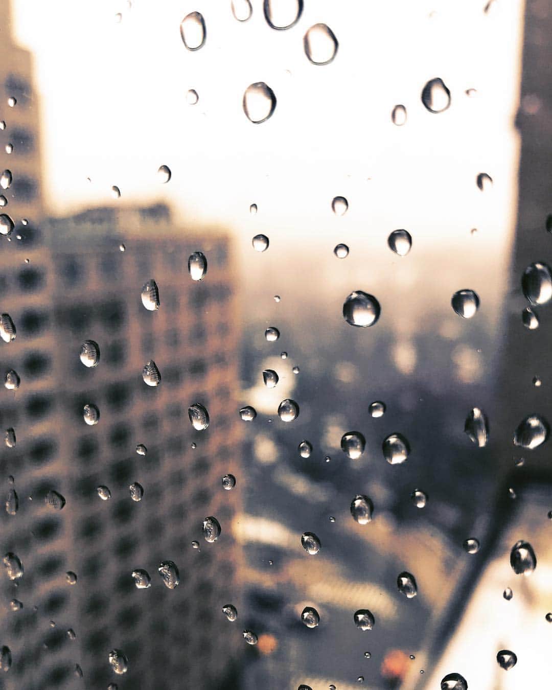 チソンのインスタグラム：「It’s snowing so hard i can’t see anything.」