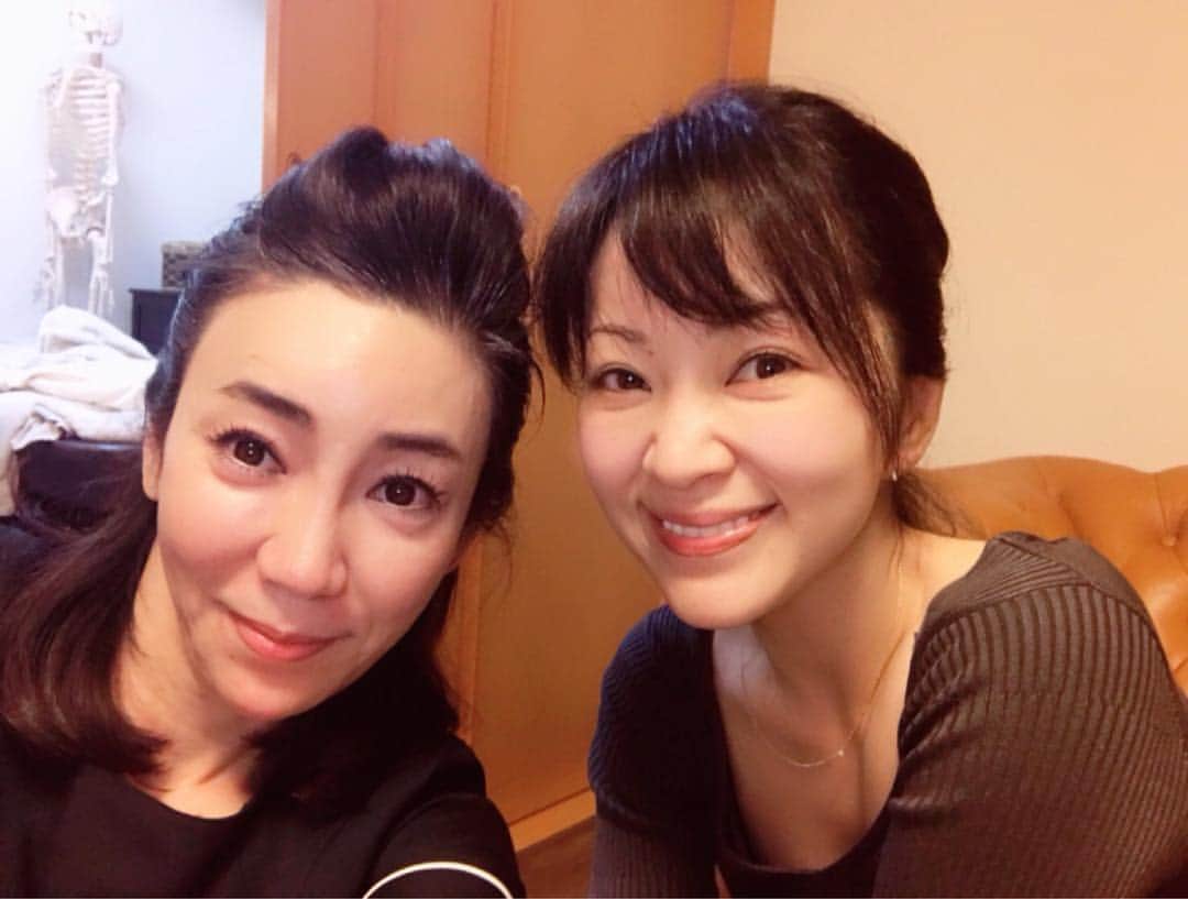 杉村理恵子さんのインスタグラム写真 - (杉村理恵子Instagram)「‪森本さんの施術がすばらしい‬ ‪1度の矯正で、ウエストライン、ヒップ背中、腕脚お腹、全部変わった！‬ ‪しかもすごい変化‬ ‪かよう！！！やめられないこれ‬ ‪#骨格矯正‬ ‪#戻らないボディメイク‬ ‪#ザメソッド東京‬ ‪#すごい技術‬ ‪#フランチャイズ募集‬ ‪http://themethod.jp/‬」3月13日 23時19分 - hair_make_osugi