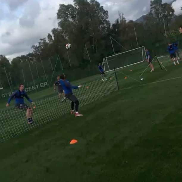 ベン・ヘイマーのインスタグラム：「Head tennis champs! @harrymaguire93 @benchilwell 👀」