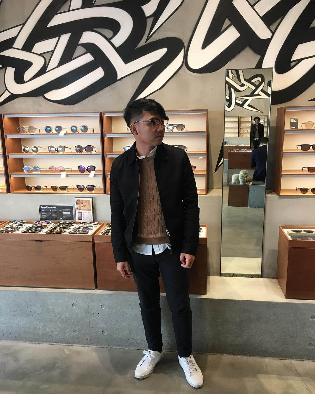 JINS PHILIPPINESさんのインスタグラム写真 - (JINS PHILIPPINESInstagram)「The man behind #JGGrids @jeromeguerzon in Jins Harajuku」3月14日 12時43分 - jins_philippines