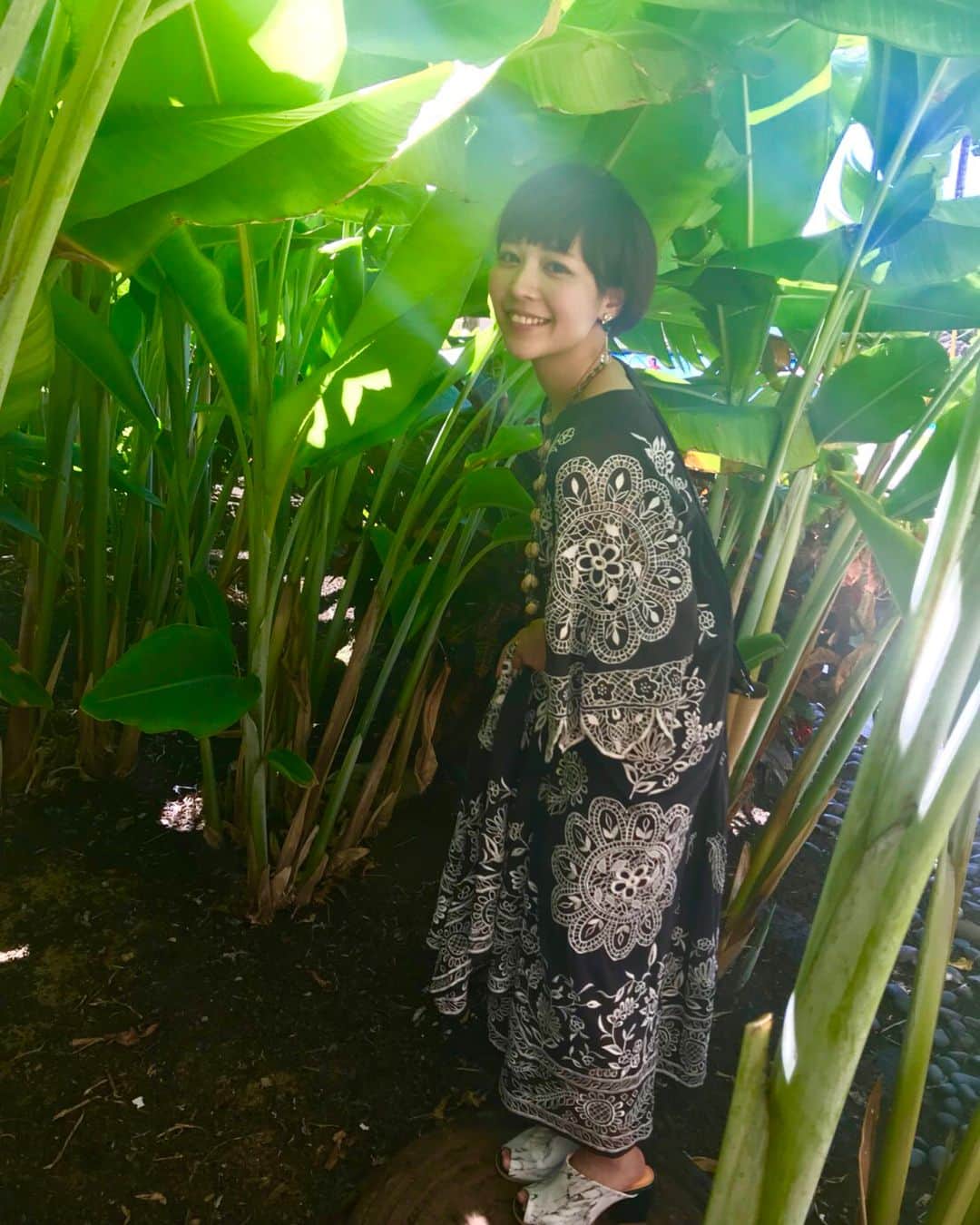 吉谷彩子さんのインスタグラム写真 - (吉谷彩子Instagram)「空旅の黒いワンピース見たいと言ってくれてる人が結構いたので、あげますね〜☺️ これはオーダーメイドで一着しかないんだって😭 買取したいくらいお気に入りのワンピースでした☺️☺️ #空旅#ハワイ #まだまだ続きますよ #毎週火曜日 #見てね」3月14日 19時16分 - ayako_yoshitani