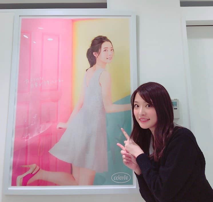 のインスタグラム：「coloree(コロリー)行ってきた😊 中にはおーっきなポスターあったよ💖 私と私😍 #coloree  #コロリー  #全身脱毛 #さらりん素肌  #カラフル  #colorful」