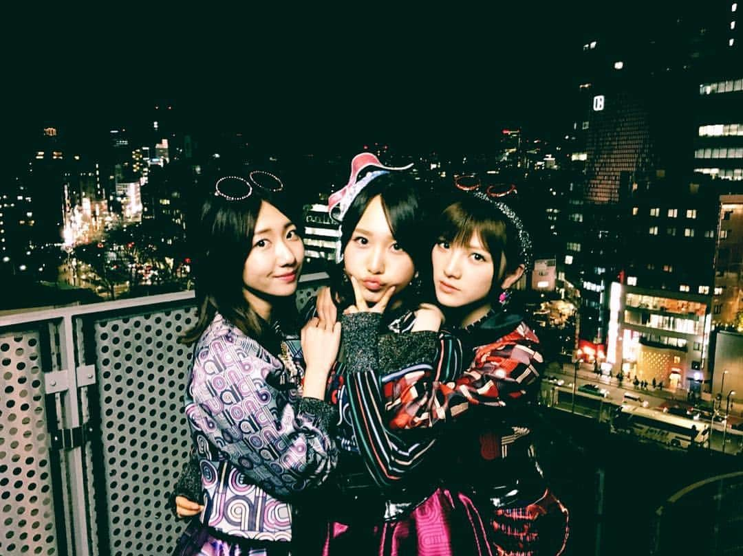 岡田奈々さんのインスタグラム写真 - (岡田奈々Instagram)「ジャーバージャ お渡し会  in 渋谷タワーレコード 来てくださった皆さま ありがとうございました 💙 夜景美しや … 🌃」3月14日 21時15分 - okada7_akb48_stu48