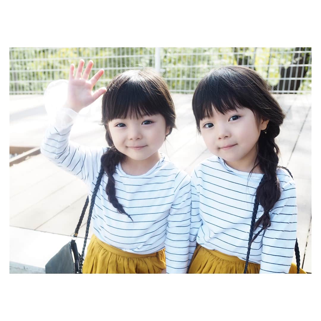 Yukiさんのインスタグラム写真 - (YukiInstagram)「双子ちゃんの午前保育もはじまり、春休みもあっという間にスタートしそうな気がしてきたこの頃です😅ww  もうすぐ長女が卒園してからちょうど1年😂🌸 まだまだ子供らしいところもいっぱいありますが、春からの1年間で三姉妹ちゃんそれぞれがしっかり成長してくれたなぁーとしみじみ(o^^o)  tops⇨ @_hapira_  skirt⇨ @mana424s ちゃんのハンドメイド♡」3月14日 22時54分 - yukikuu96