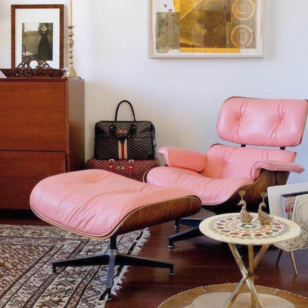 のインスタグラム：「Pink eames... yes please 💓💓」