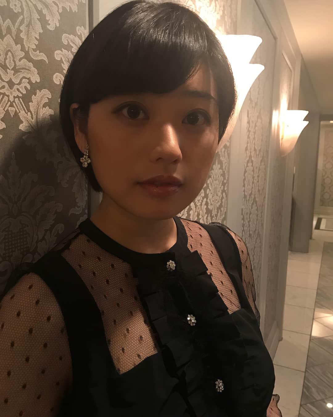 のインスタグラム：「映画『娼年』完成披露試写会の衣裳はこちら。  黒の可愛いドレスにお気に入りのルブタンです。  #娼年 #娼年映画化 #映画娼年 #tohoシネマズ新宿 #石田衣良 #原作 #三浦大輔 #監督 #松坂桃李 さん #真飛聖 さん #江波杏子 さん #西岡徳馬 さん #猪塚健太 さん #小柳友 さん #桜井ユキ さん #馬渕英里何 さん #佐々木心音 さん #荻野友里 さん #大谷麻衣 さん #階戸瑠李 さん」