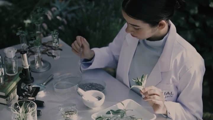 Dualorganicのインスタグラム：「DUAL ORGANIC movie🎬🌿☺︎🔎 ・ ・ ・ #デュアルオーガニック #オーガニック医薬部外品 #オーガニック #オーガニックコスメ #医薬部外品 #薬用 #スキンケア #アクネスキンケア#ラベンダー #タイム #セージ #ハーブ #植物 #大人ニキビ #肌荒れ #コンプレックス #美肌 #美活 #綺麗 #笑顔 #心 #体 #リベルタ #ムービー#dualorganic #organic #medical #skincare #movie」