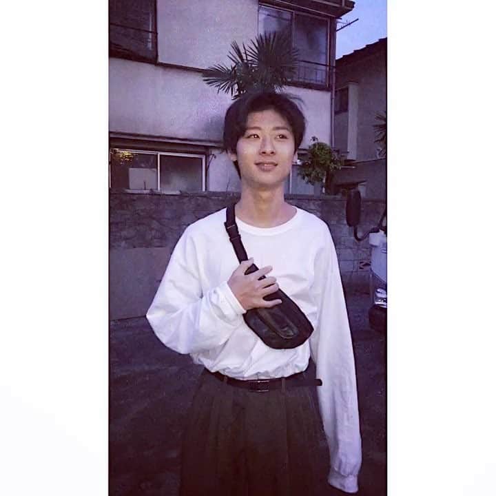 安藤祐輝のインスタグラム：「首笑  やっと春！最近！とても！良い気温！ 涼しいし気持ちがいい！ けど花粉がすごい！目鼻喉がやられてます。  #花粉 #花粉症 #花粉症つらい #春コーデ #春 #涼しい #instagood #fashion #code #古着 #古着屋」