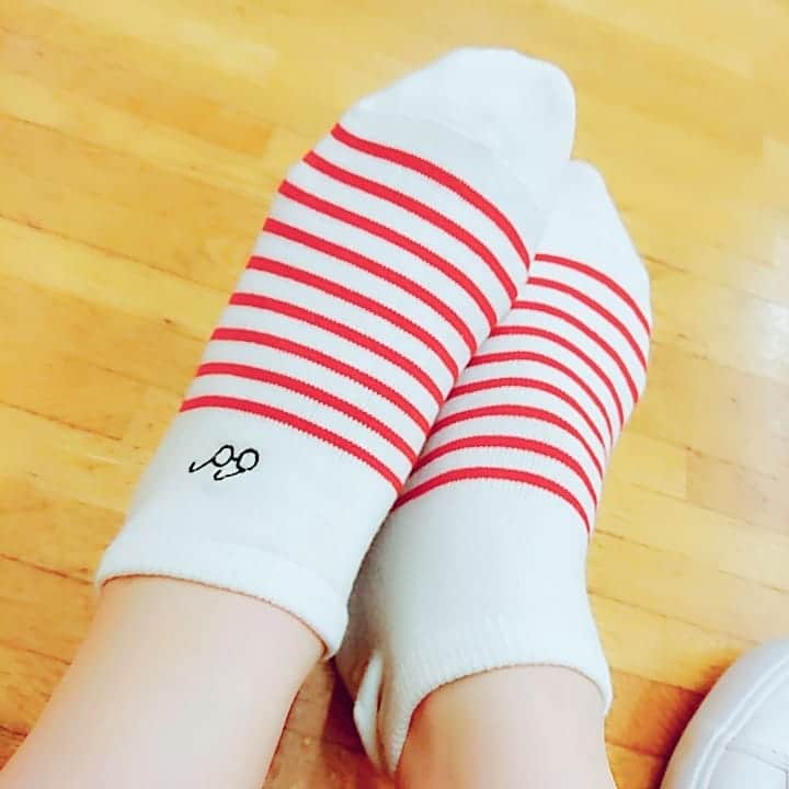のインスタグラム：「稽古用に買っためがね靴下👓 さりげなめがね👓  #眼鏡」