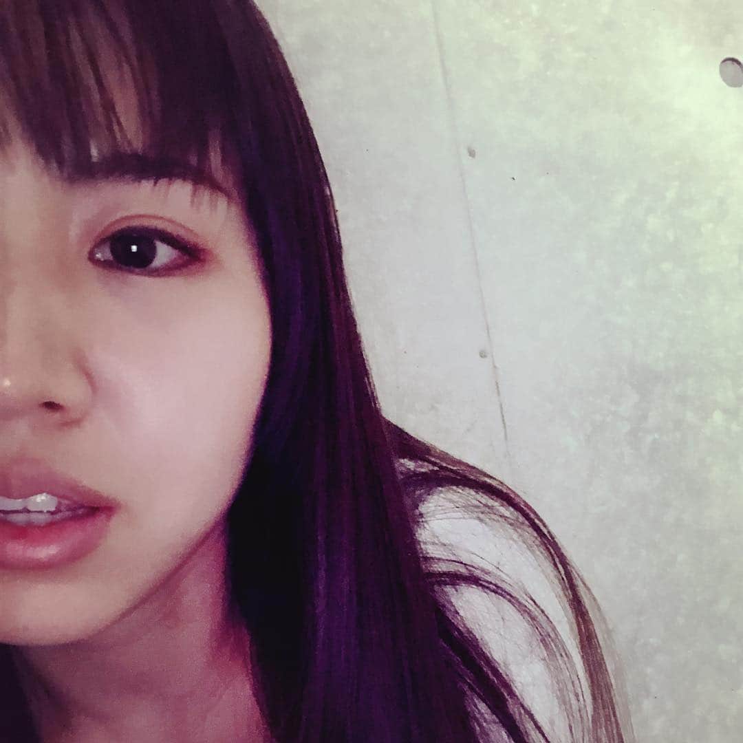 阿部真央のインスタグラム：「13年ぶりの前髪。」