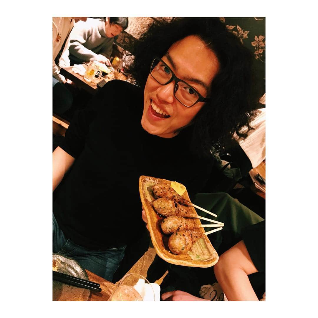 DJ みぃのインスタグラム：「つくねさんとつくねさん◯◯◯-🐥 #らじこー #ご飯会 #後ろにはトキさん #照りつくね #学天即 #つくね先生 #おススメのつくね教えてください」