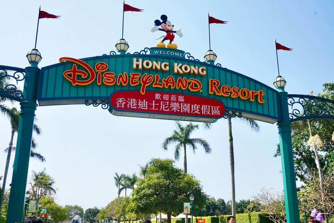 内藤理沙さんのインスタグラム写真 - (内藤理沙Instagram)「* * Hong Kong Disney Land🏰🐭🎈🌈💕 * 初めての海外ディズニー❤ アトラクションも乗れたし、ゆっくり周りれたよ🎢 * 風船の壁で写真撮らせてくれた🎈🎈 * 香港限定グッズが可愛すぎる🐻🐰 大好きがあふれてて困った😭💕 ディズニー好きにはたまらん😍❤ * #instadisney #disney #disneyworld #disneylandhongkong #hongkong #gucci #홍콩 #香港 #香港ディズニーランド #ディズニー大好き」3月15日 18時39分 - risa_naito_official