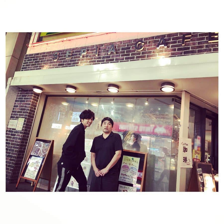 桐山漣さんのインスタグラム写真 - (桐山漣Instagram)「・ 12年前、バイト時代働いてたSEPIA CAFE☕︎ 聞いたよ、ファンのみなさんの間では聖地なんだって？ ・ #SEPIACAFE #自分にとっての #青春の街 #町田 #いつでも愛してる #actor #Japan #Tokyo #kiriyamarenn  #桐山漣」3月15日 19時37分 - renn_kiriyama_official